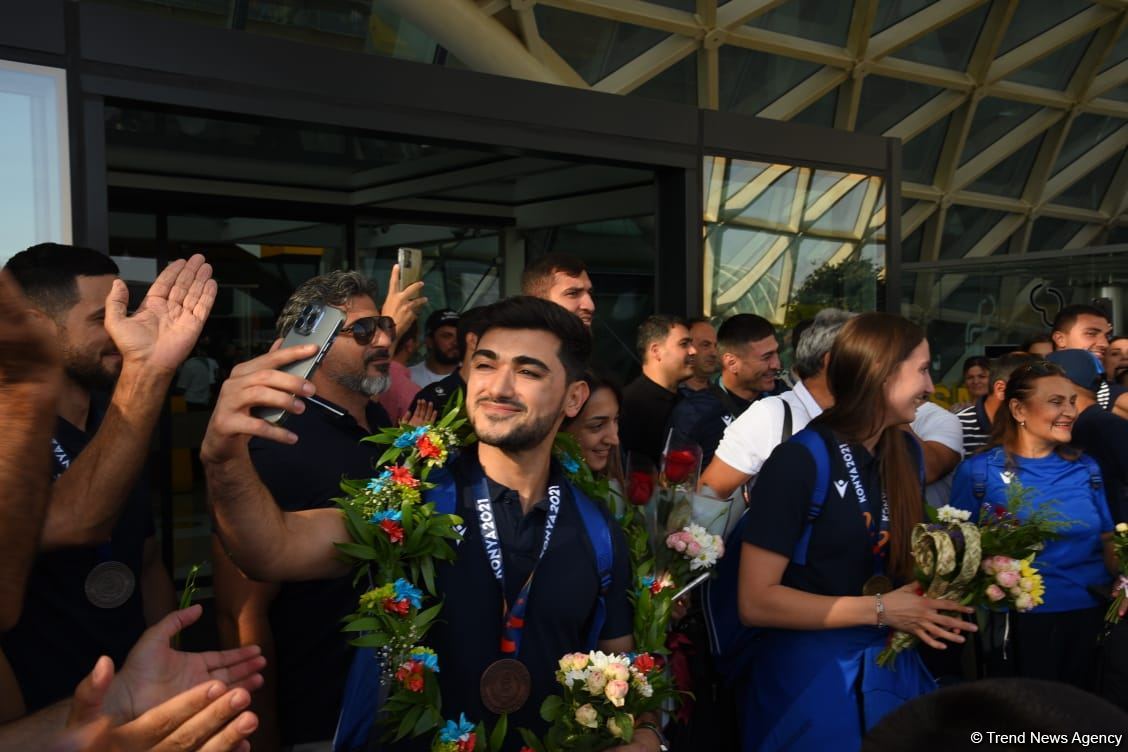 İslamiadada iştirak edən Azərbaycan idmançıları vətənə qayıdıblar (FOTO/VİDEO)