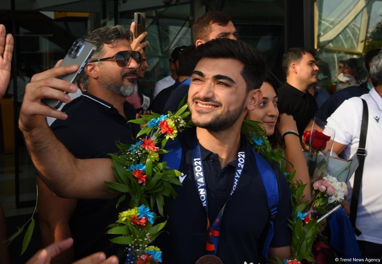 İslamiadada iştirak edən Azərbaycan idmançıları vətənə qayıdıblar (FOTO/VİDEO)