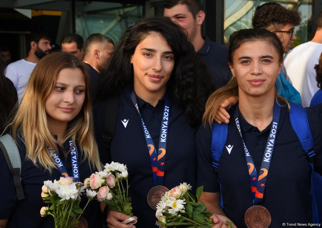 İslamiadada iştirak edən Azərbaycan idmançıları vətənə qayıdıblar (FOTO/VİDEO)