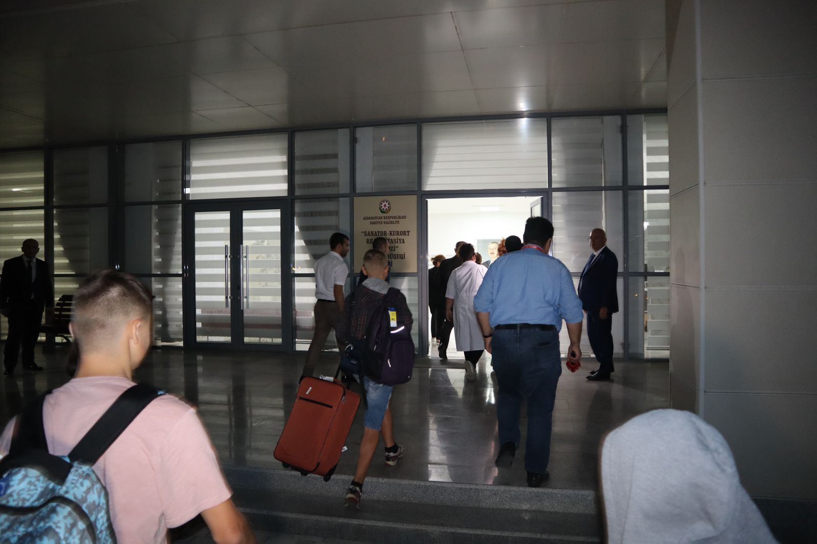 Ukraynadakı vəziyyətlə əlaqədar bir qrup uşaq Bakıda reabilitasiya keçəcək (FOTO)