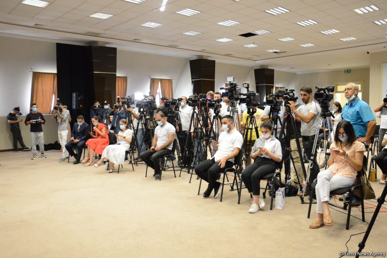 Emin Əmrullayev brifinq keçirib (FOTO/VİDEO)