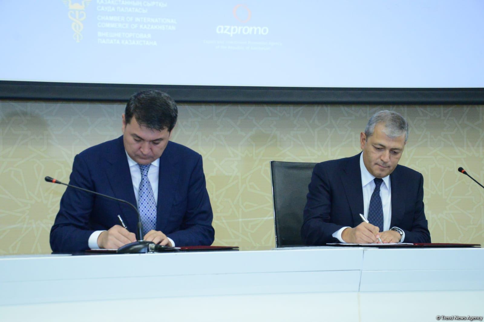 Qazaxıstan-Azərbaycan işgüzar şurasının iclasında sənədlər imzalanıb (FOTO)