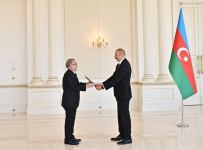 Prezident İlham Əliyev Dominikanın Azərbaycanda yeni təyin olunan səfirinin etimadnaməsini qəbul edib (FOTO) (YENİLƏNİB)