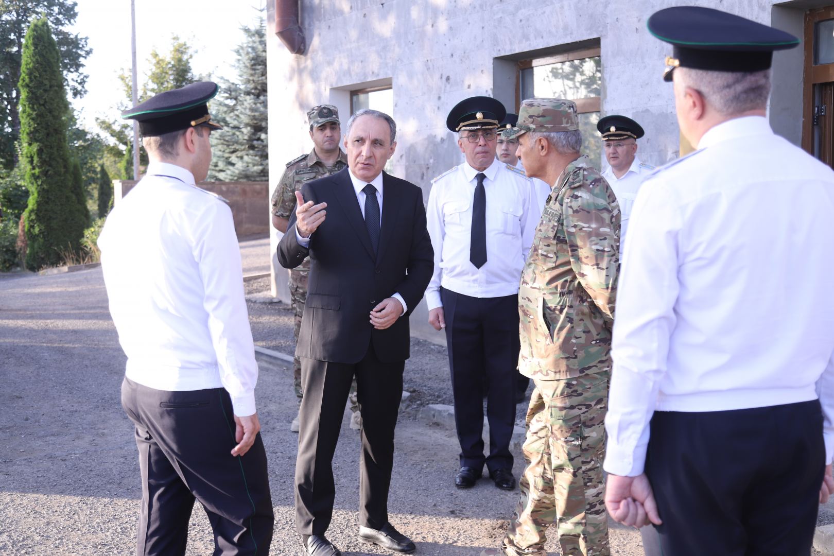 Baş prokuror azad olunan ərazilərdəki prokurorluqlarda olub (FOTO)