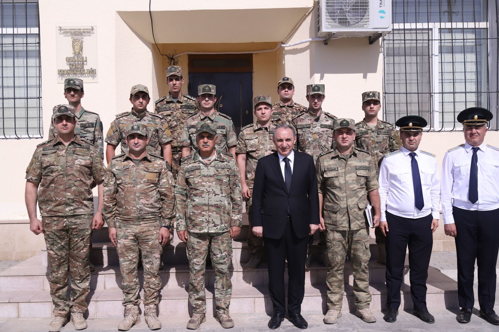 Baş prokuror azad olunan ərazilərdəki prokurorluqlarda olub (FOTO)