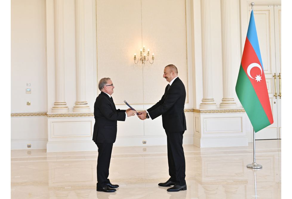 Prezident İlham Əliyev Dominikanın Azərbaycanda yeni təyin olunan səfirinin etimadnaməsini qəbul edib (FOTO) (YENİLƏNİB)