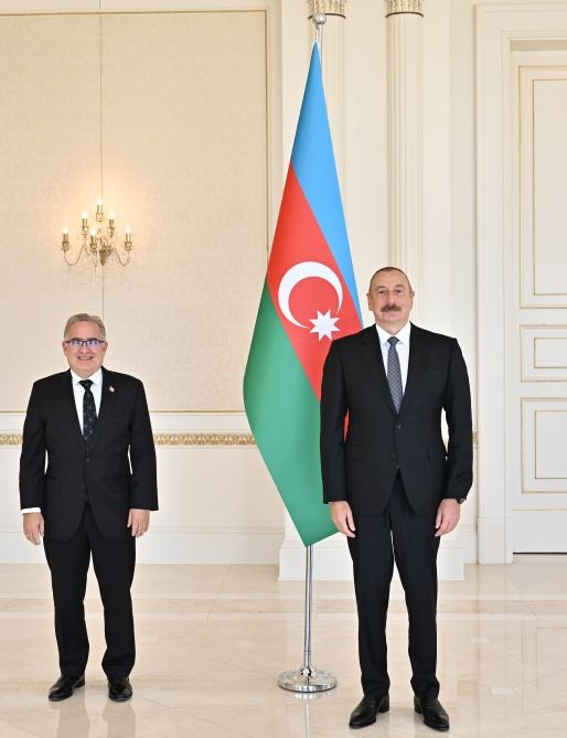 Prezident İlham Əliyev Dominikanın Azərbaycanda yeni təyin olunan səfirinin etimadnaməsini qəbul edib (FOTO) (YENİLƏNİB)