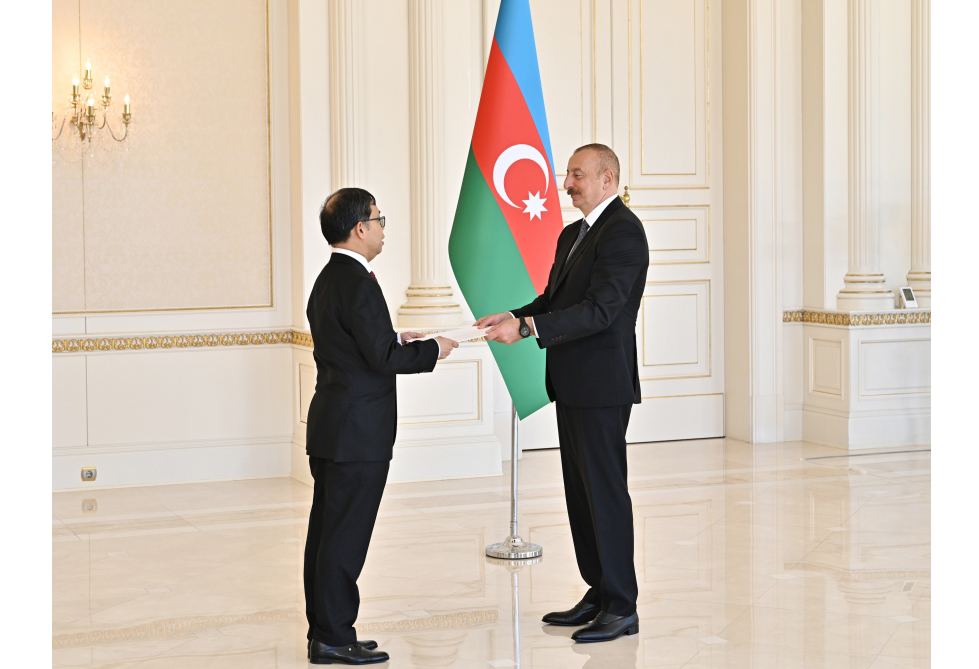 Prezident İlham Əliyev Tailandın Azərbaycanda yeni təyin olunan səfirinin etimadnaməsini qəbul edib (FOTO) (YENİLƏNİB)