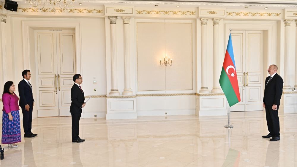 Prezident İlham Əliyev Tailandın Azərbaycanda yeni təyin olunan səfirinin etimadnaməsini qəbul edib (FOTO) (YENİLƏNİB)