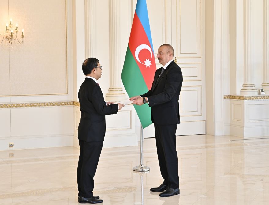 Prezident İlham Əliyev Tailandın Azərbaycanda yeni təyin olunan səfirinin etimadnaməsini qəbul edib (FOTO) (YENİLƏNİB)