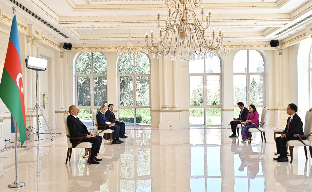 Prezident İlham Əliyev Tailandın Azərbaycanda yeni təyin olunan səfirinin etimadnaməsini qəbul edib (FOTO) (YENİLƏNİB)