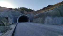 Diplomatlar Əhmədbəyli-Füzuli-Şuşa avtomobil yolu üzərində tikintisi başa çatmaqda olan tunelə baxış keçirib (FOTO)