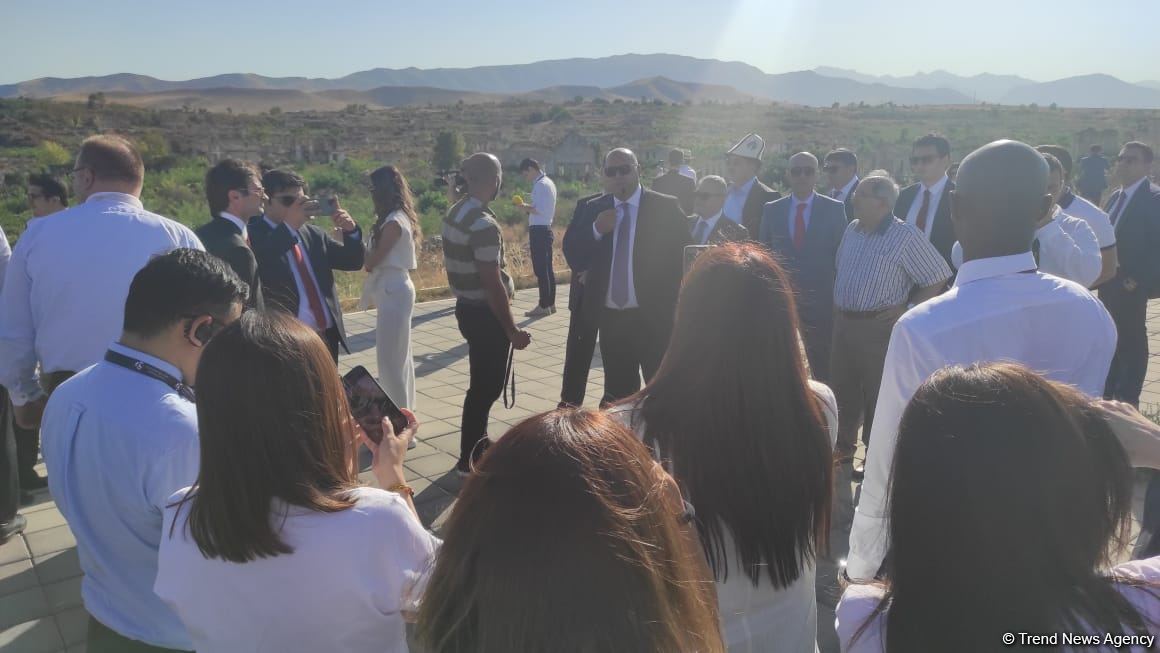 Diplomatik korpusun nümayəndələri Füzuli köhnə şəhər mərkəzinə baxış keçiriblər (FOTO)