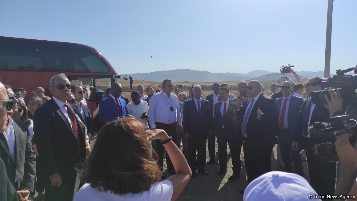 Diplomatlar Füzulidə minaların zərərsizləşdirilməsi prosesini izləyiblər (FOTO/VİDEO)