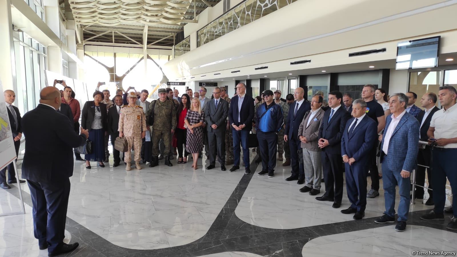 Azərbaycanda akkreditə olunmuş diplomatik korpus və hərbi nümayəndələrin Şuşaya səfəri başlayıb (FOTO)