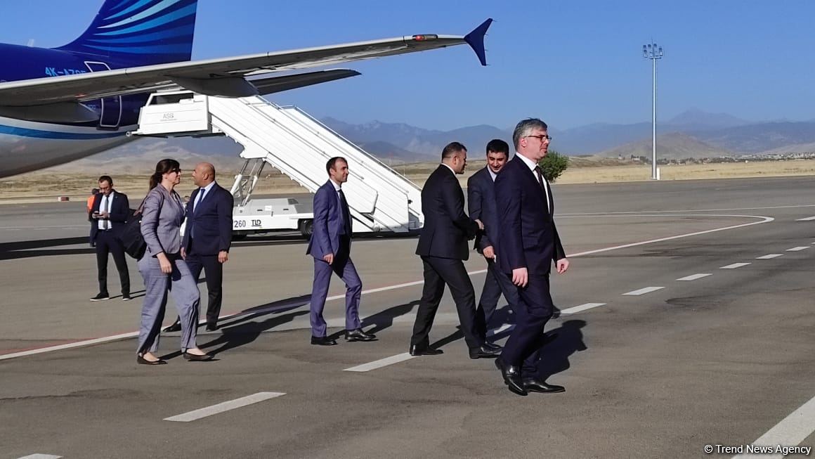 Azərbaycanda akkreditə olunmuş diplomatik korpus və hərbi nümayəndələrin Şuşaya səfəri başlayıb (FOTO)