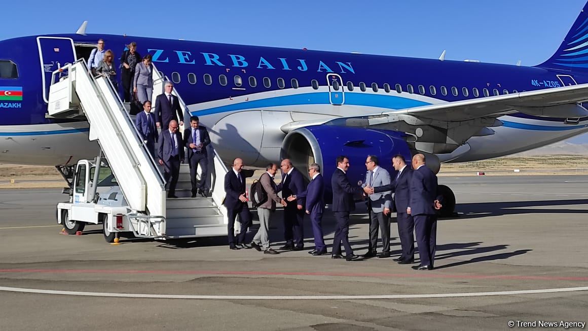 Azərbaycanda akkreditə olunmuş diplomatik korpus və hərbi nümayəndələrin Şuşaya səfəri başlayıb (FOTO)
