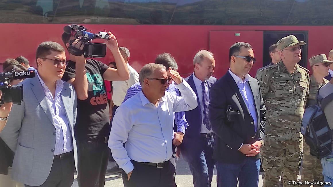 Diplomatlar Əhmədbəyli-Füzuli-Şuşa avtomobil yolu üzərində tikintisi başa çatmaqda olan tunelə baxıblar (FOTO)