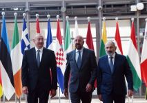 Brüsseldə Prezident İlham Əliyevin Avropa İttifaqı Şurasının Prezidenti Şarl Mişel və Ermənistanın baş naziri Nikol Paşinyan ilə görüşü keçirilib (FOTO/VİDEO) (YENİLƏNİB)