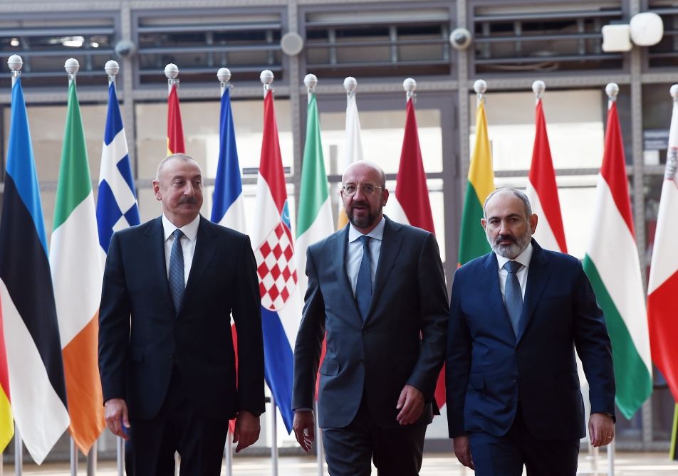 Brüsseldə Prezident İlham Əliyevin Avropa İttifaqı Şurasının Prezidenti Şarl Mişel və Ermənistanın baş naziri Nikol Paşinyan ilə görüşü keçirilib (FOTO/VİDEO) (YENİLƏNİB)