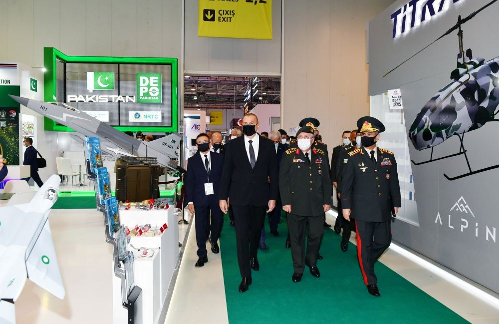 Prezident İlham Əliyev 4-cü “ADEX” və 13-cü “Securex Caspian” sərgiləri ilə tanış olub (FOTO/VİDEO) (YENİLƏNİB)