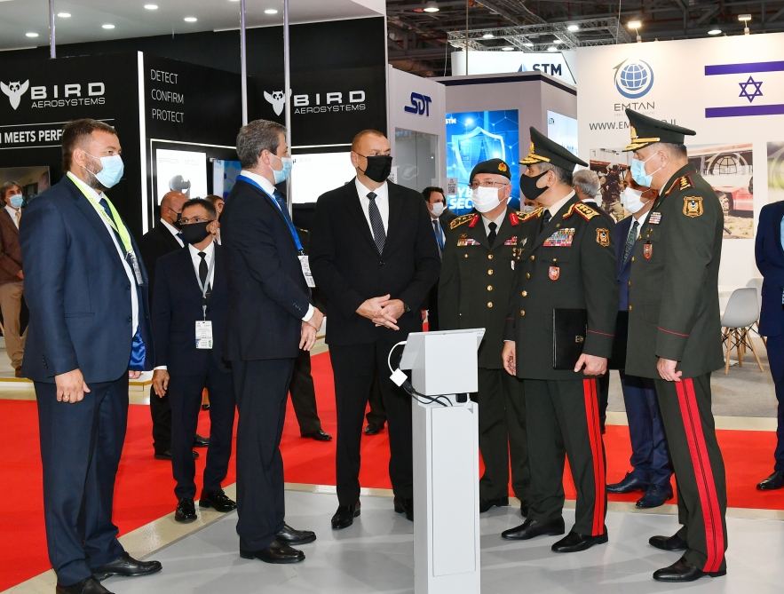 Prezident İlham Əliyev 4-cü “ADEX” və 13-cü “Securex Caspian” sərgiləri ilə tanış olub (FOTO/VİDEO) (YENİLƏNİB)