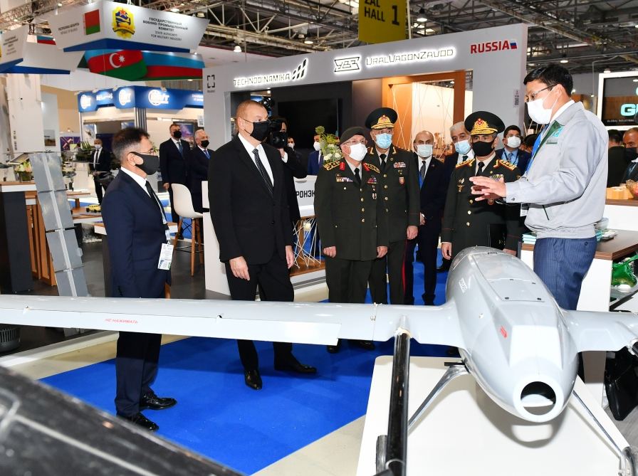 Prezident İlham Əliyev 4-cü “ADEX” və 13-cü “Securex Caspian” sərgiləri ilə tanış olub (FOTO/VİDEO) (YENİLƏNİB)
