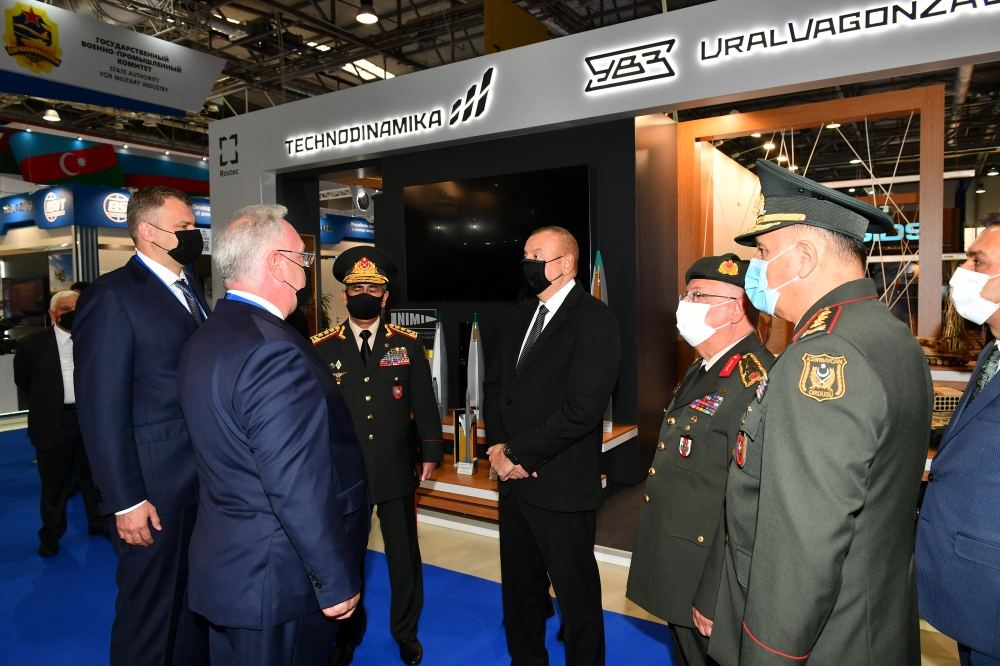 Prezident İlham Əliyev 4-cü “ADEX” və 13-cü “Securex Caspian” sərgiləri ilə tanış olub (FOTO/VİDEO) (YENİLƏNİB)