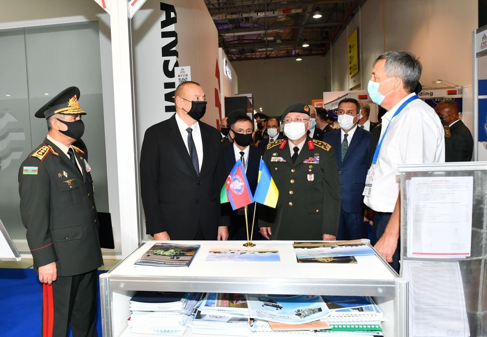 Prezident İlham Əliyev 4-cü “ADEX” və 13-cü “Securex Caspian” sərgiləri ilə tanış olub (FOTO/VİDEO) (YENİLƏNİB)