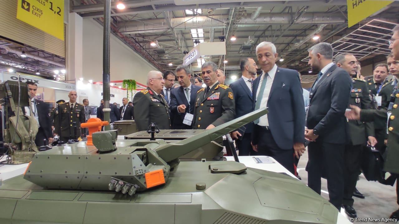 Zakir Həsənov və Yaşar Güler ADEX sərgisində olublar (FOTO)