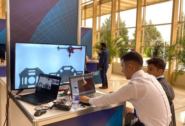 "ADEX 2022" sərgisində azərbaycanlı startapçılar öz layihələrini təqdim edir (FOTO)