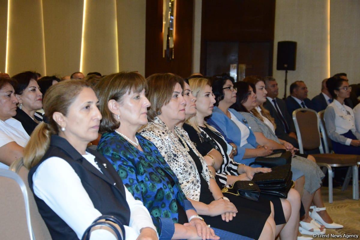 Bakı şəhəri təhsil işçilərinin sentyabr konfransı keçirilir (FOTO)