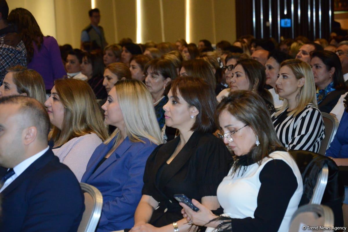 Bakı şəhəri təhsil işçilərinin sentyabr konfransı keçirilir (FOTO)