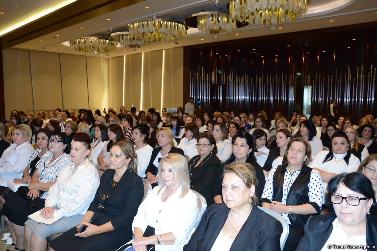 Bakı şəhəri təhsil işçilərinin sentyabr konfransı keçirilir (FOTO)