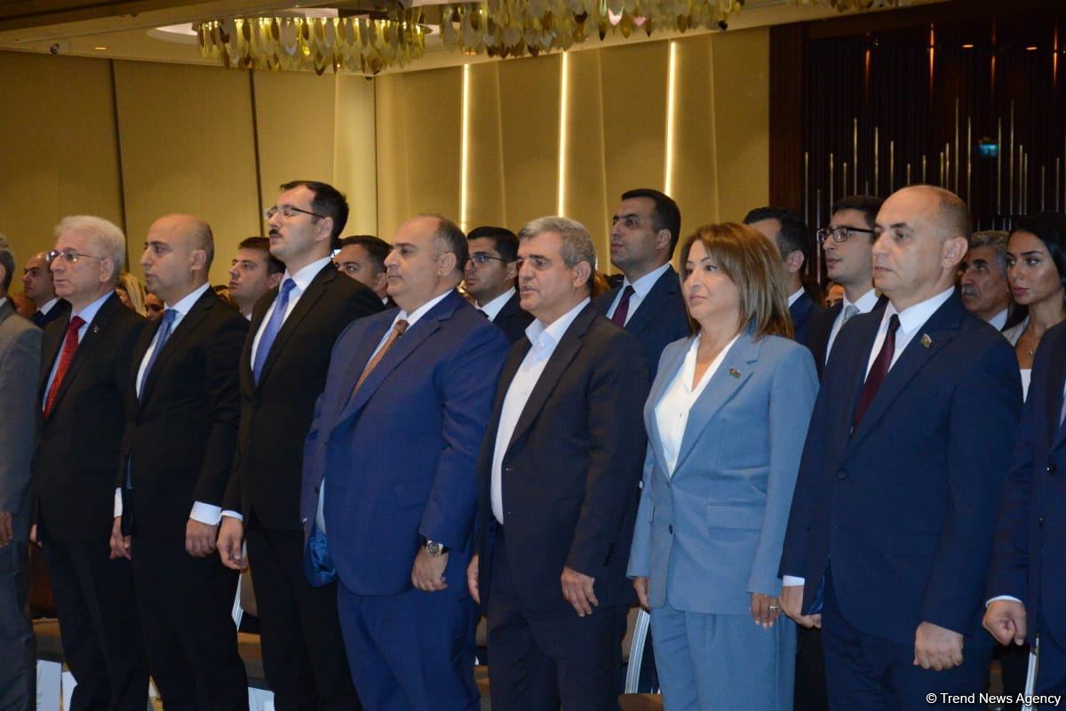 Bakı şəhəri təhsil işçilərinin sentyabr konfransı keçirilir (FOTO)