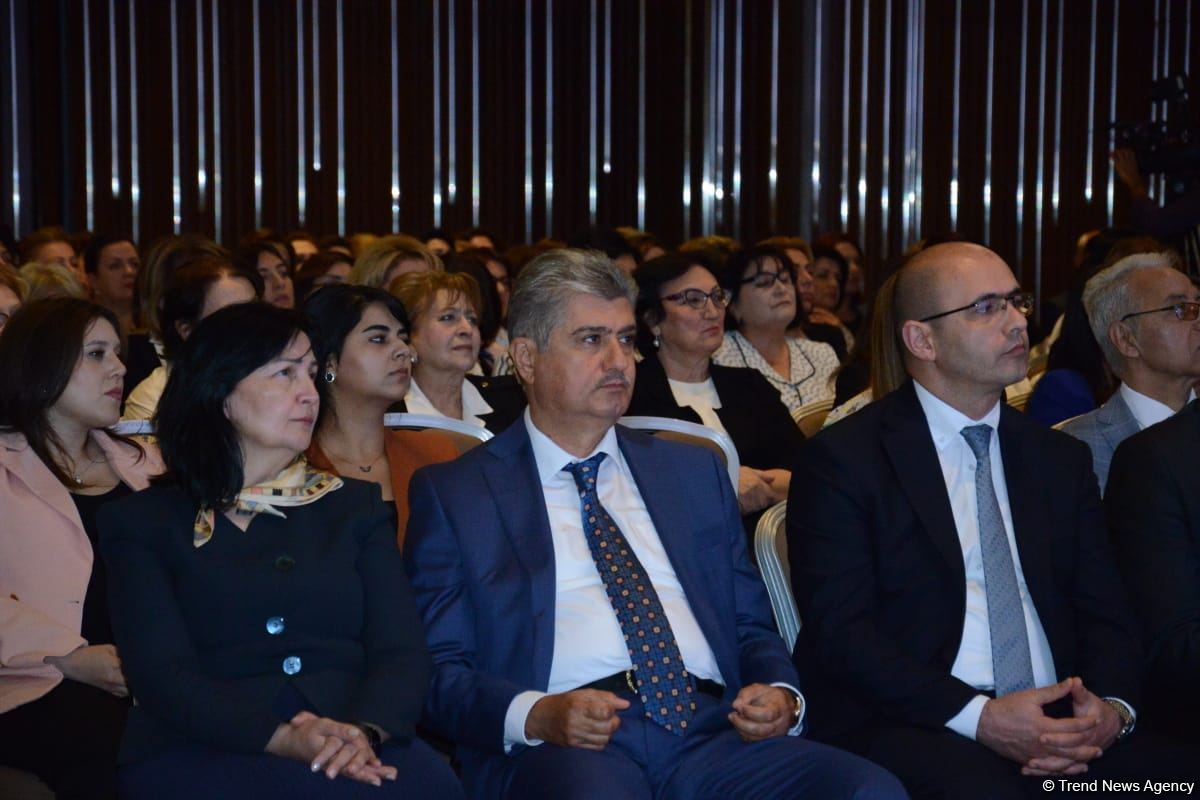 Bakı şəhəri təhsil işçilərinin sentyabr konfransı keçirilir (FOTO)