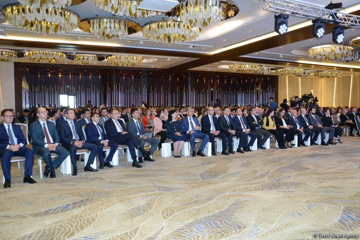 Bakı şəhəri təhsil işçilərinin sentyabr konfransı keçirilir (FOTO)
