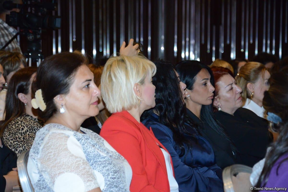 Bakı şəhəri təhsil işçilərinin sentyabr konfransı keçirilir (FOTO)