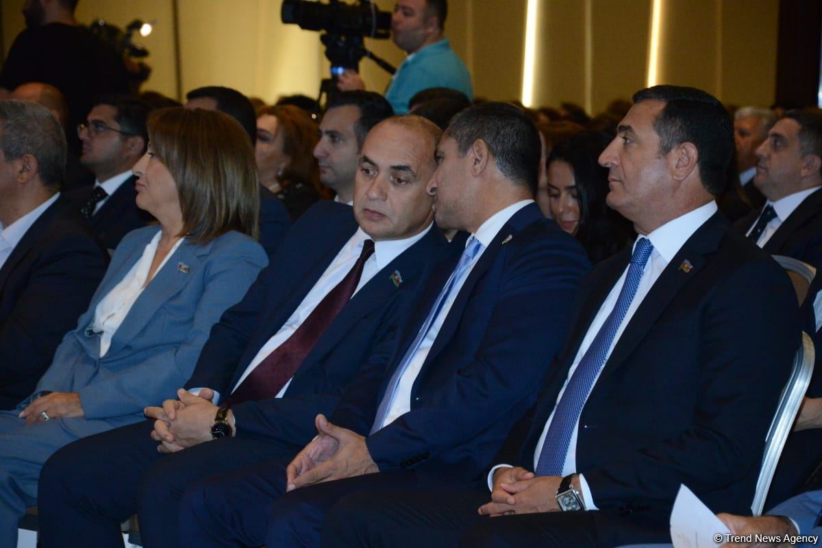 Bakı şəhəri təhsil işçilərinin sentyabr konfransı keçirilir (FOTO)