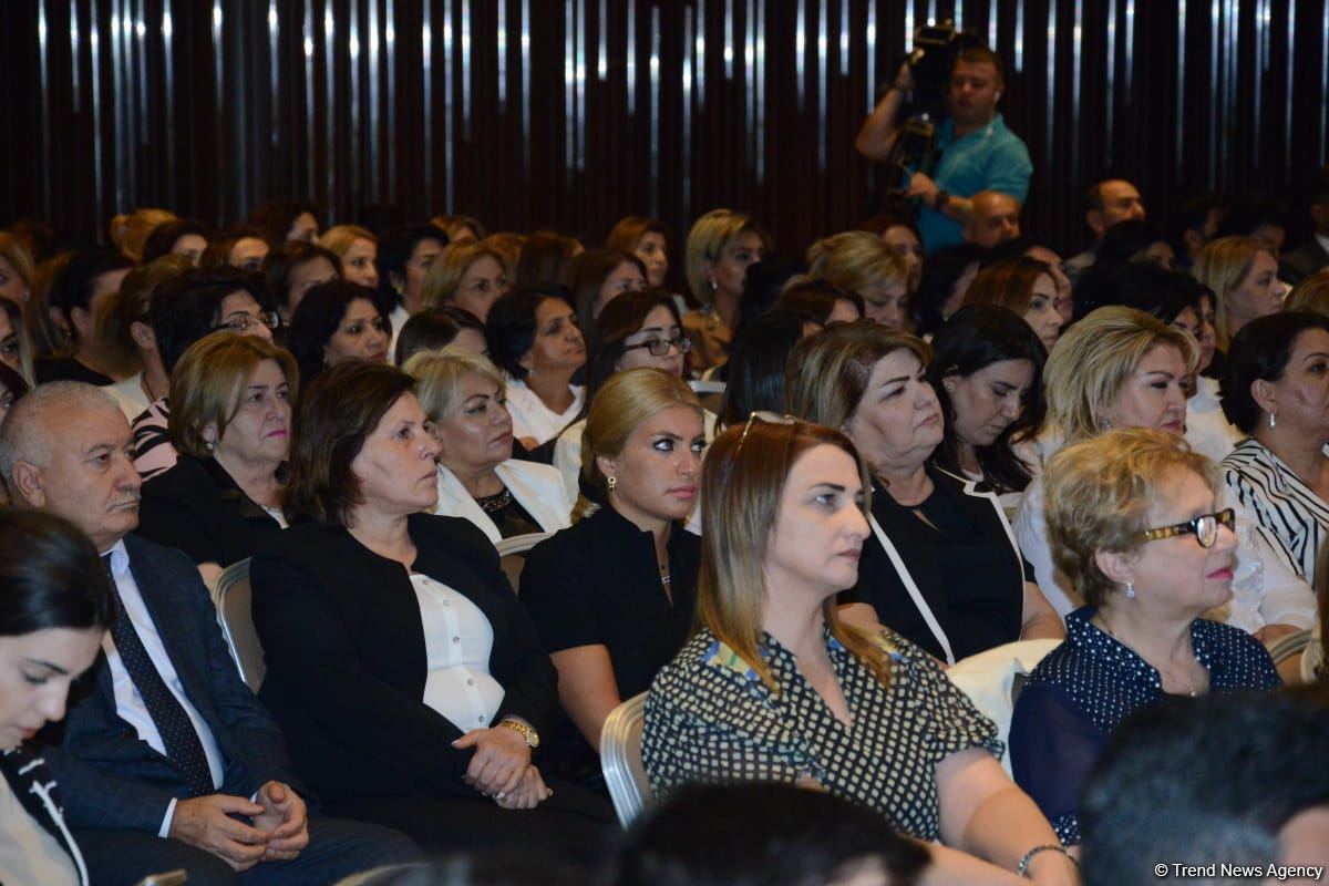 Bakı şəhəri təhsil işçilərinin sentyabr konfransı keçirilir (FOTO)