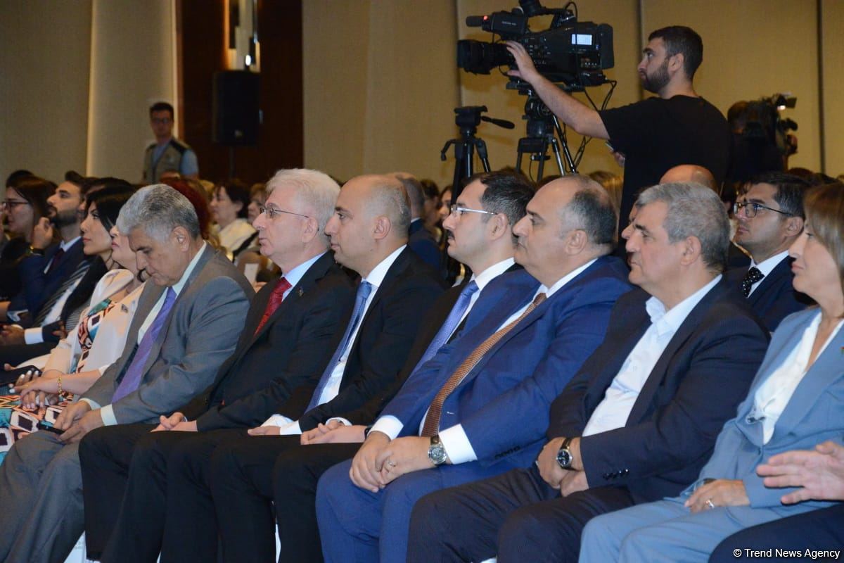 Bakı şəhəri təhsil işçilərinin sentyabr konfransı keçirilir (FOTO)