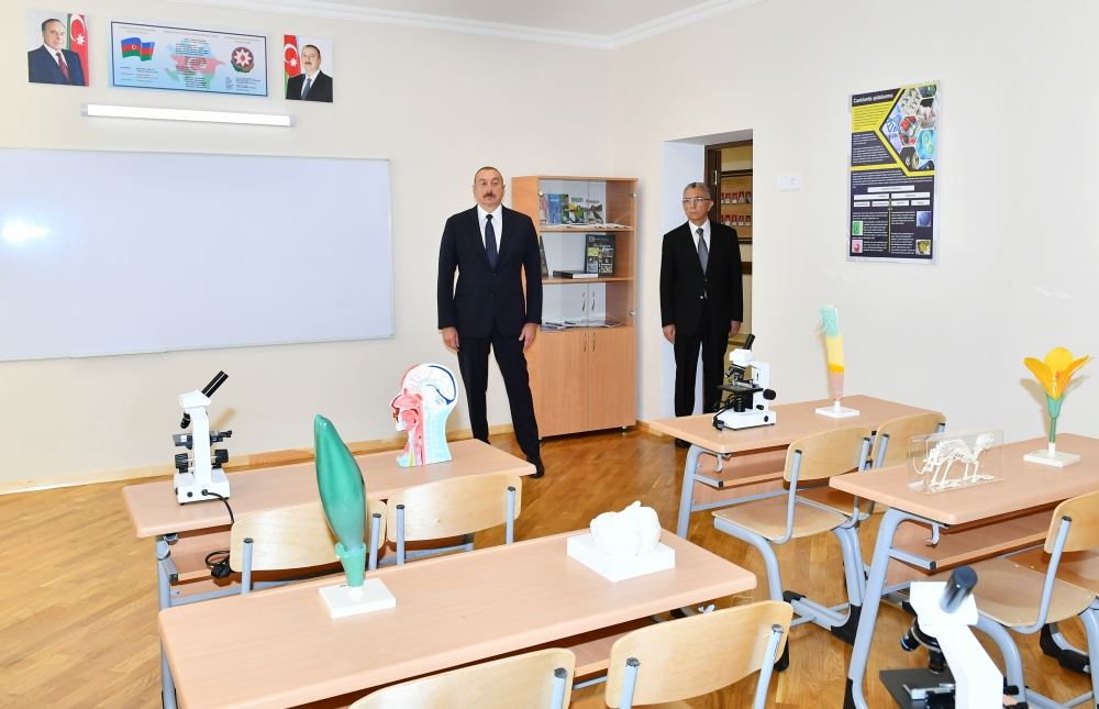 Prezident İlham Əliyev Nəsimi rayonunda yeni korpusu tikilən 35 saylı tam orta məktəbdə yaradılan şəraitlə tanış olub (FOTO/VİDEO)