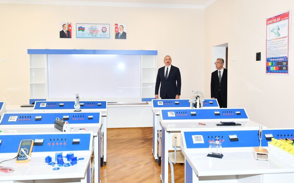 Prezident İlham Əliyev Nəsimi rayonunda yeni korpusu tikilən 35 saylı tam orta məktəbdə yaradılan şəraitlə tanış olub (FOTO/VİDEO)