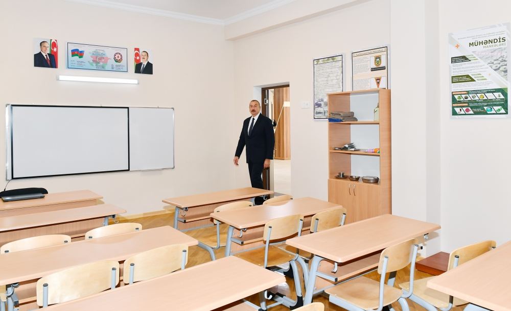 Prezident İlham Əliyev Nəsimi rayonunda yeni korpusu tikilən 35 saylı tam orta məktəbdə yaradılan şəraitlə tanış olub (FOTO/VİDEO)