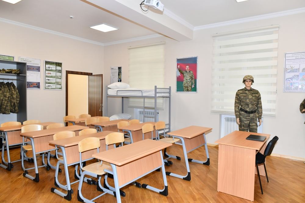 Prezident İlham Əliyev Nəsimi rayonunda yeni korpusu tikilən 35 saylı tam orta məktəbdə yaradılan şəraitlə tanış olub (FOTO/VİDEO)