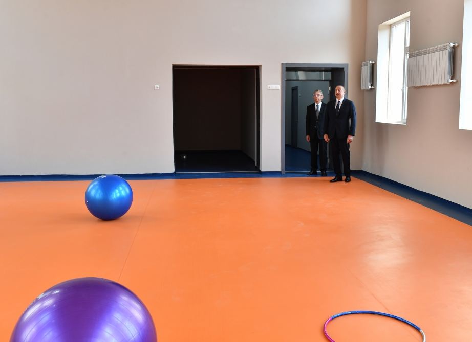 Prezident İlham Əliyev Suraxanı rayonunda yeni inşa edilmiş 87 saylı məktəb kompleksində yaradılan şəraitlə tanış olub (FOTO/VİDEO)