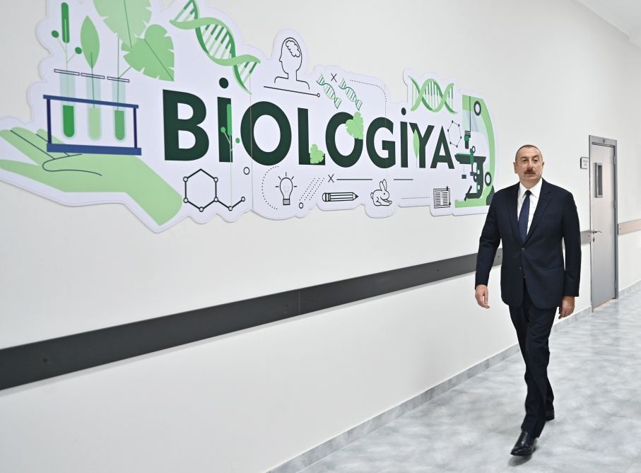 Prezident İlham Əliyev Suraxanı rayonunda yeni inşa edilmiş 87 saylı məktəb kompleksində yaradılan şəraitlə tanış olub (FOTO/VİDEO)