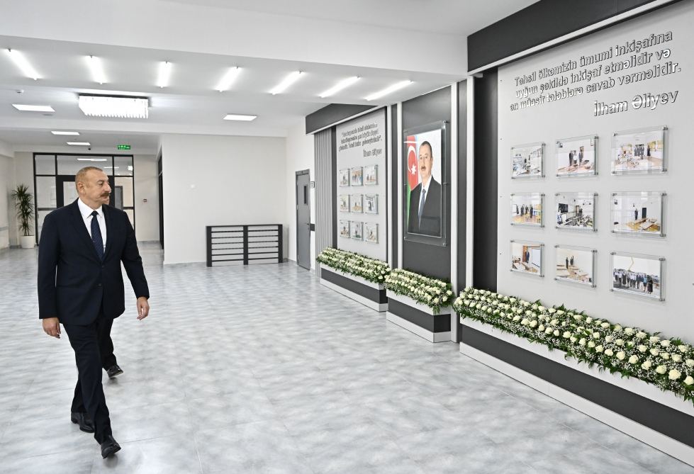 Prezident İlham Əliyev Suraxanı rayonunda yeni inşa edilmiş 87 saylı məktəb kompleksində yaradılan şəraitlə tanış olub (FOTO/VİDEO)