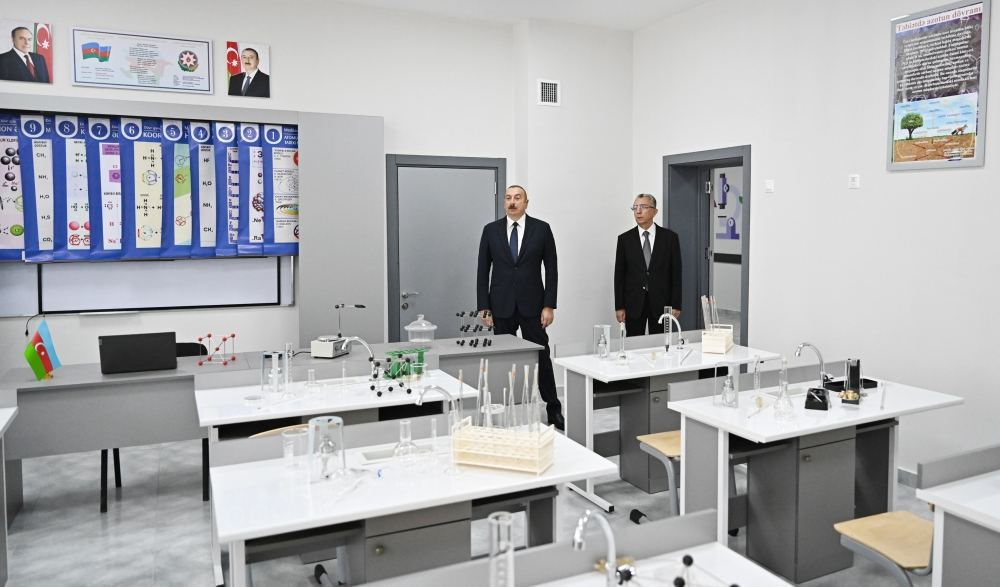 Prezident İlham Əliyev Suraxanı rayonunda yeni inşa edilmiş 87 saylı məktəb kompleksində yaradılan şəraitlə tanış olub (FOTO/VİDEO)