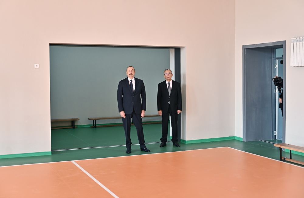 Prezident İlham Əliyev Suraxanı rayonunda yeni inşa edilmiş 87 saylı məktəb kompleksində yaradılan şəraitlə tanış olub (FOTO/VİDEO)
